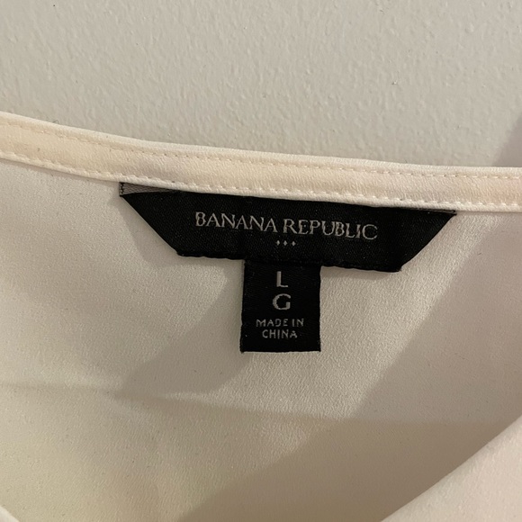 COPY - Flowy white cami - Banana Republic - Picture 2 of 3